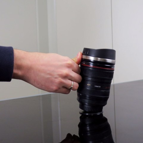 Antygrawitacyjny Kubek Obiektyw - Nietypowy Prezent dla Miłośników Fotografii