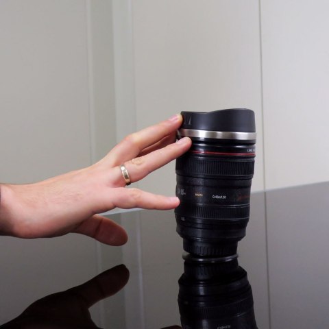 Antygrawitacyjny Kubek Obiektyw - Nietypowy Prezent dla Miłośników Fotografii