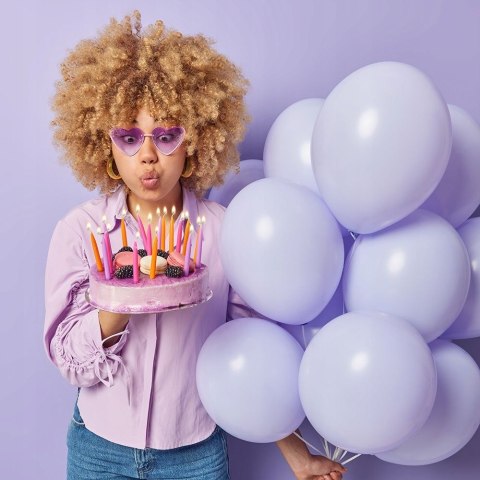 Naklejki 60 - te urodziny średnica 55 mm - 12szt